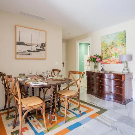 Golden Beach. Artola&friends Apartment