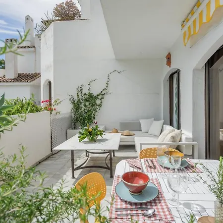 Golden Beach. Artola&friends Apartment *